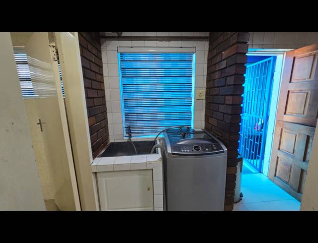 3 BEDROOM FREEHOLD FOR SALE IN REGENTS PARK